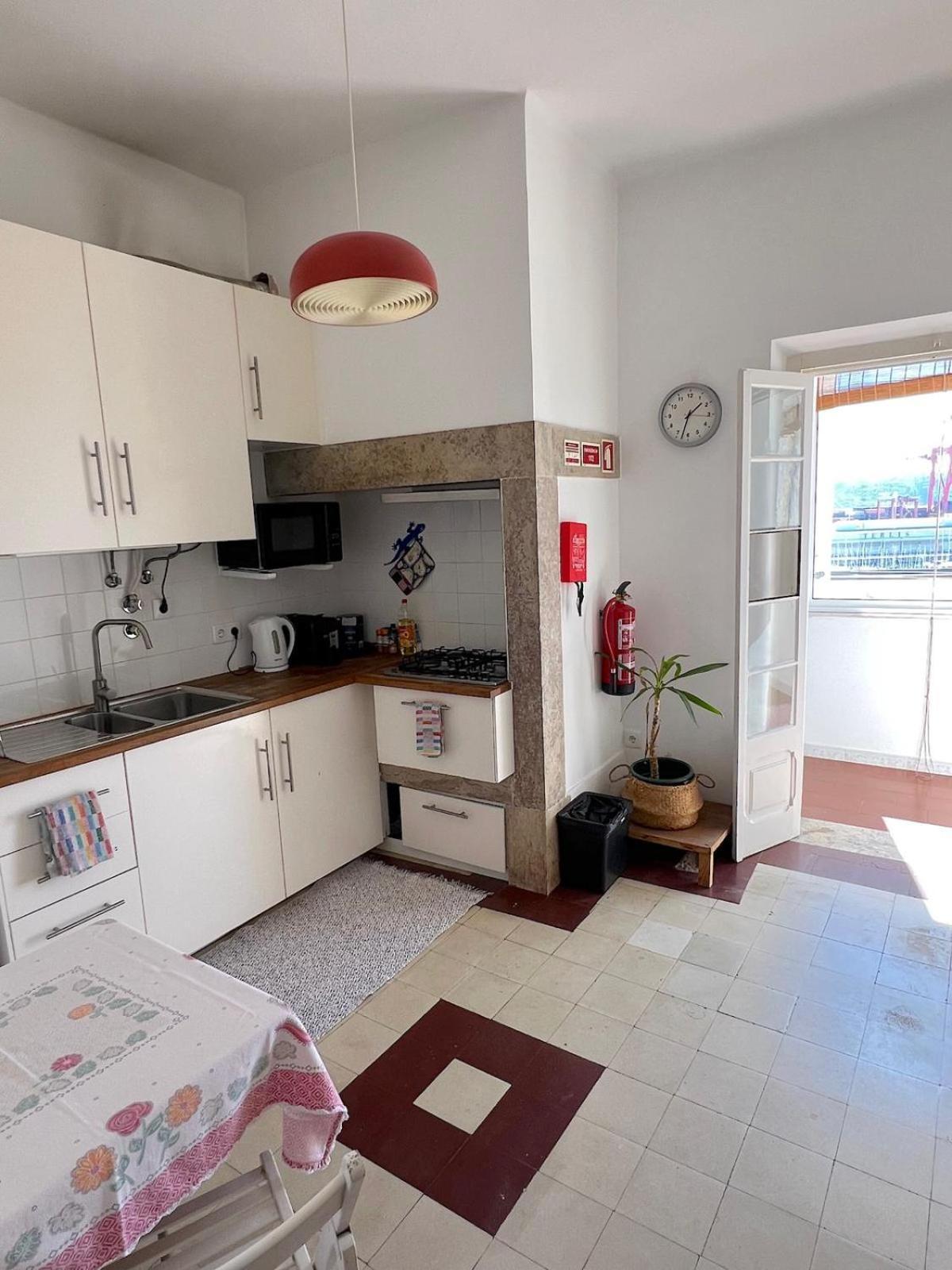 Apartamento Sobre O Rio Lisbona Esterno foto