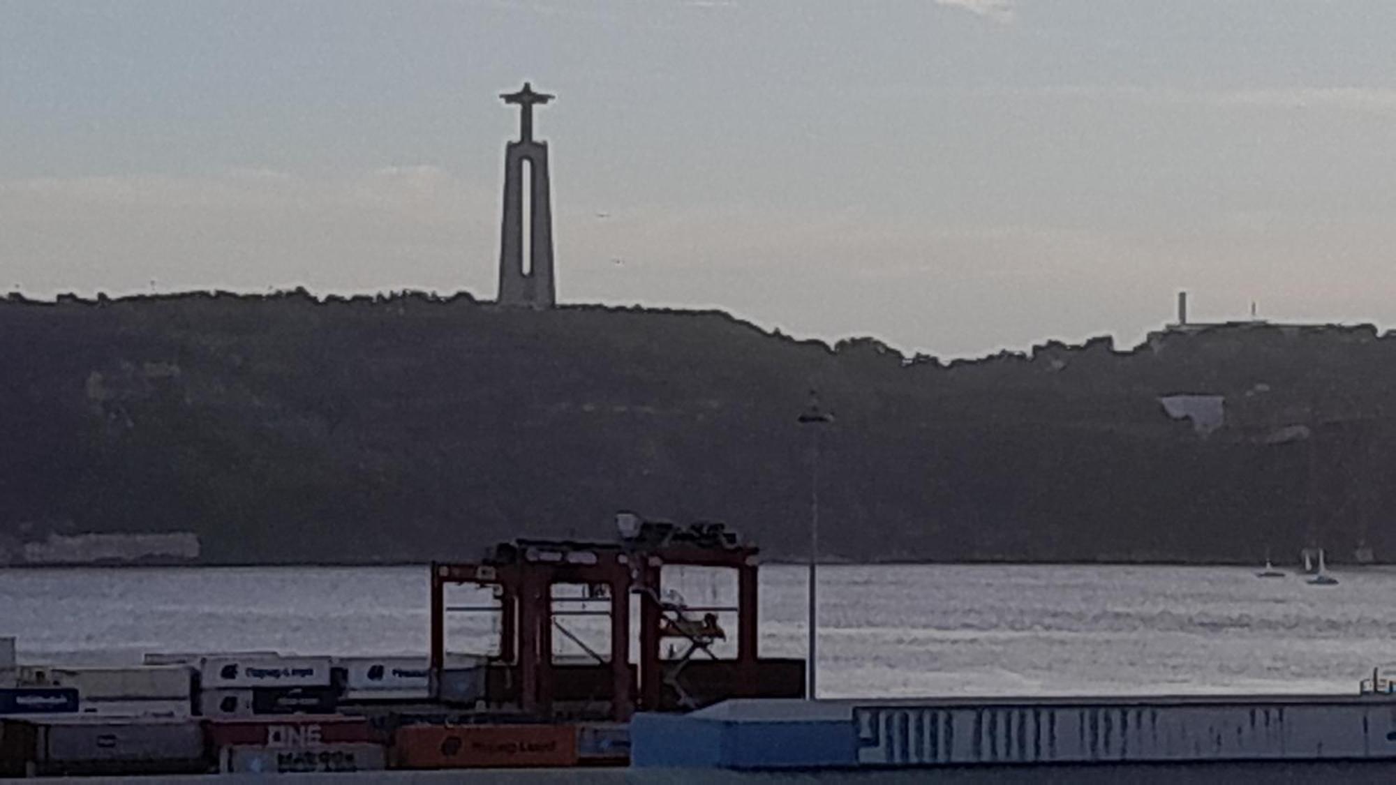Apartamento Sobre O Rio Lisbona Esterno foto