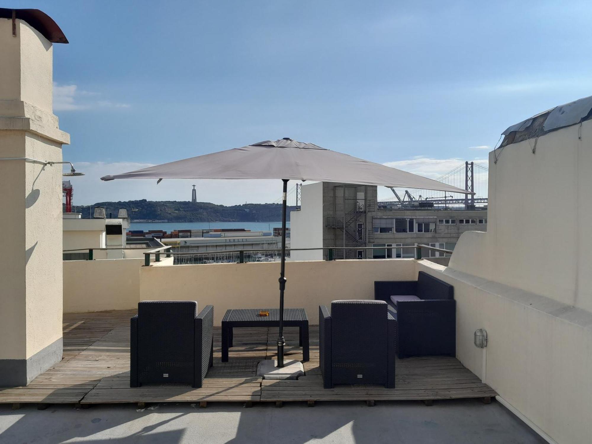 Apartamento Sobre O Rio Lisbona Esterno foto