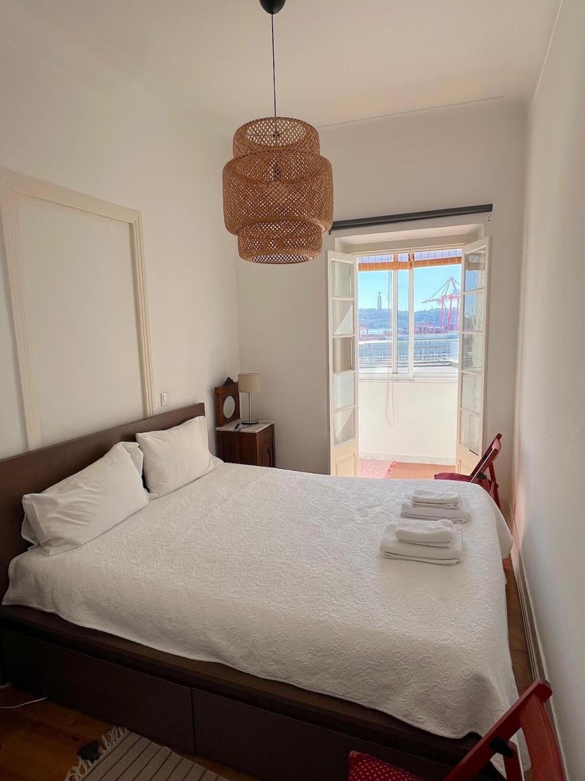Apartamento Sobre O Rio Lisbona Esterno foto